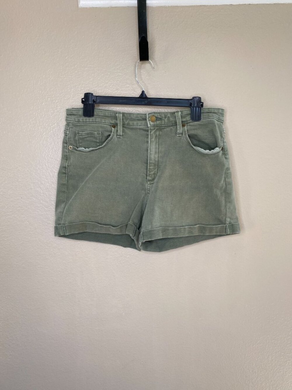 Universal Thread Womens Green Denim Shorts 12/31 cotton cuffed pockets zipper